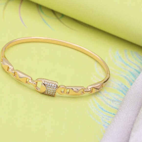 Elegant Rose Gold Bangle with Textured Links and Diamond Accents, XPBL0457 - Picture 5 of 12